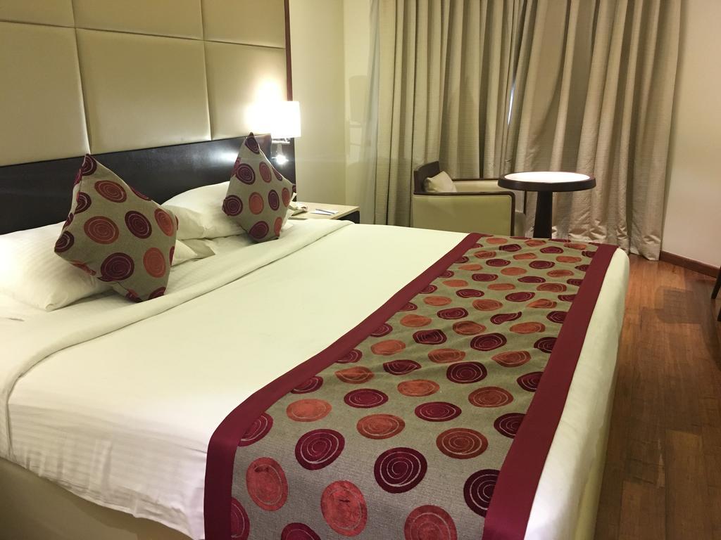 Ramee Guestline Hotel Juhu Mumbai Kültér fotó