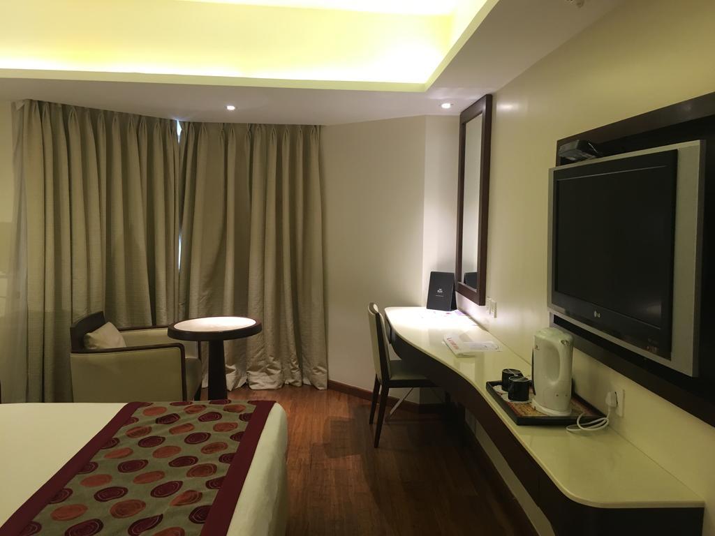 Ramee Guestline Hotel Juhu Mumbai Kültér fotó