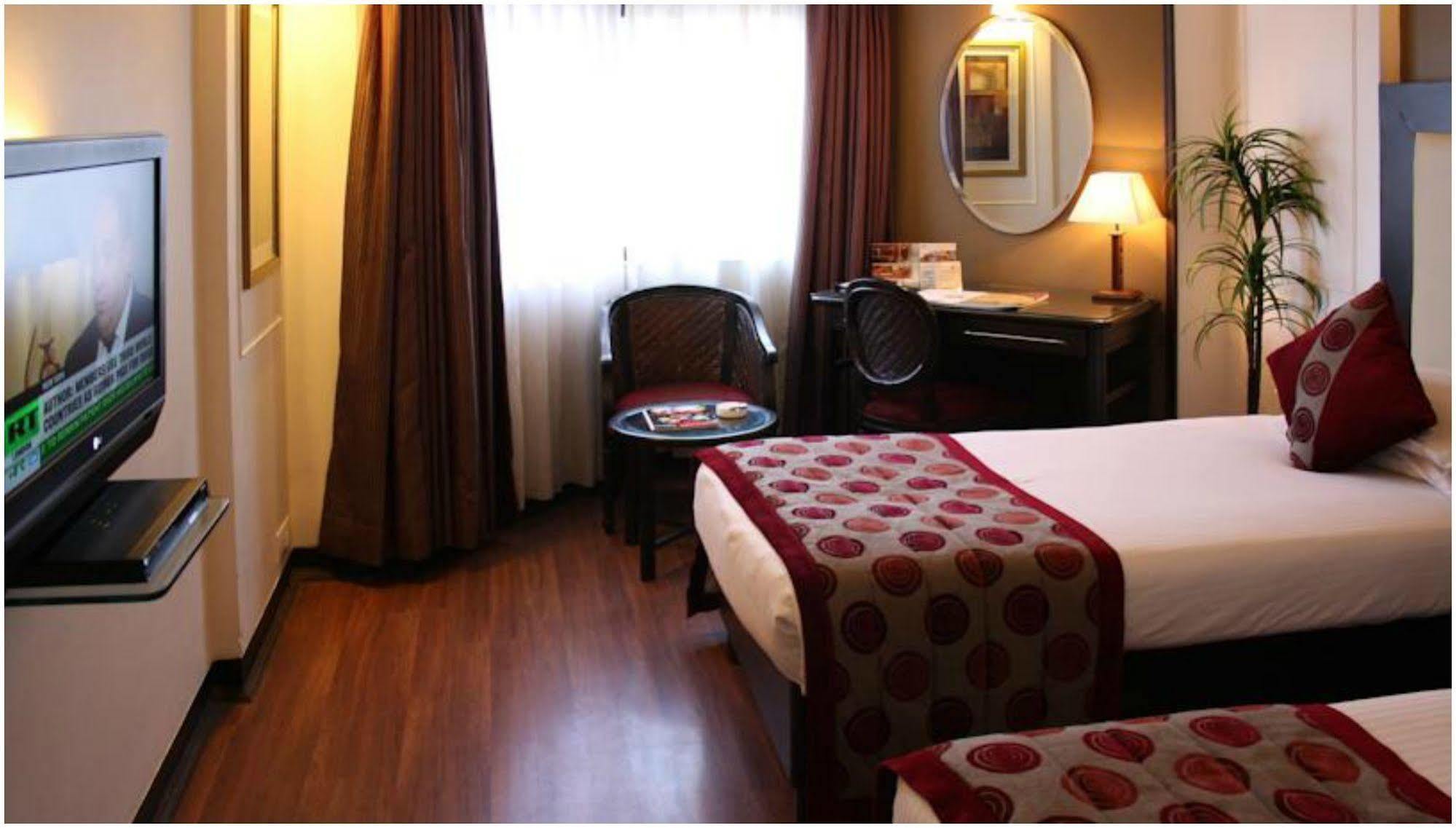 Ramee Guestline Hotel Juhu Mumbai Kültér fotó