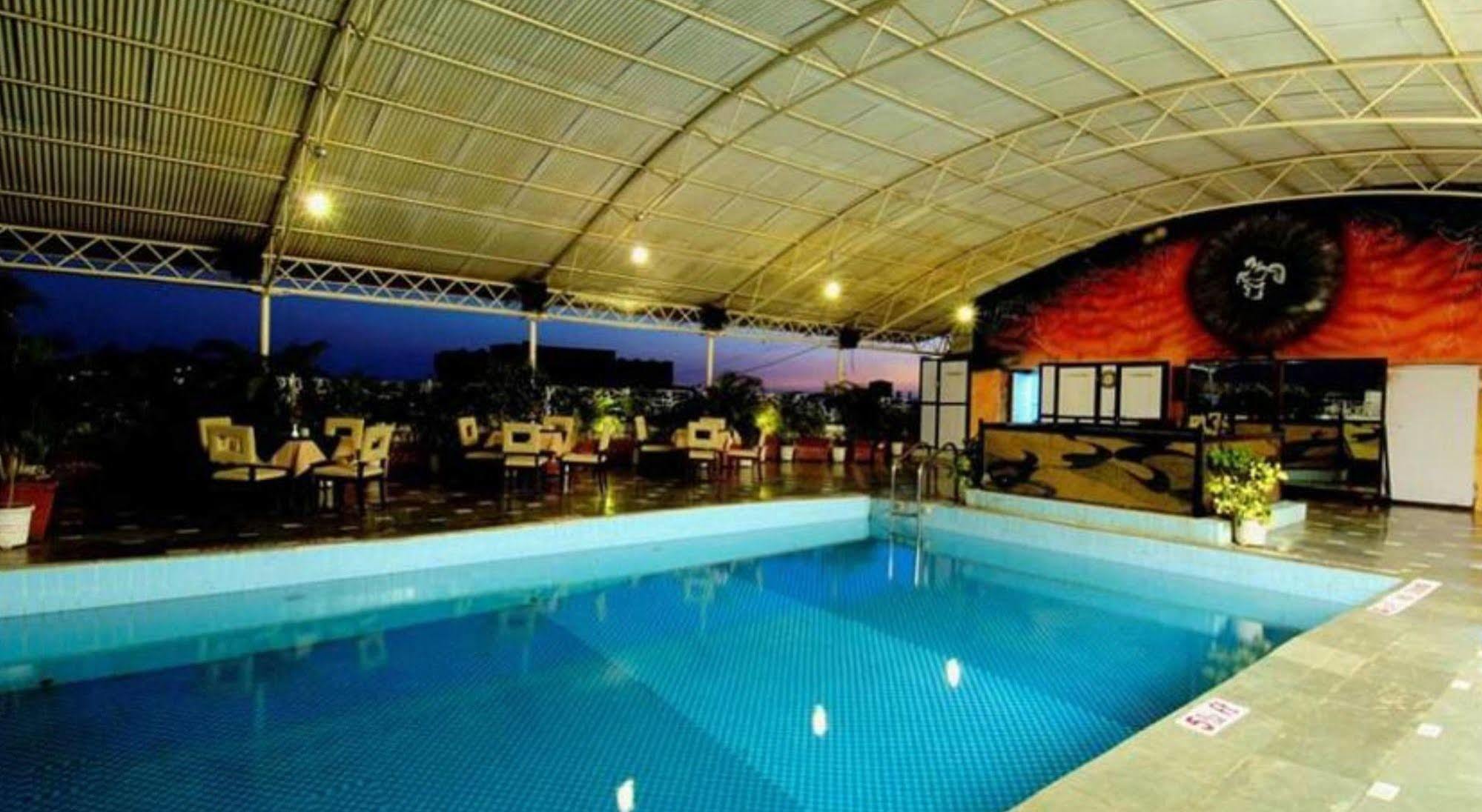 Ramee Guestline Hotel Juhu Mumbai Kültér fotó